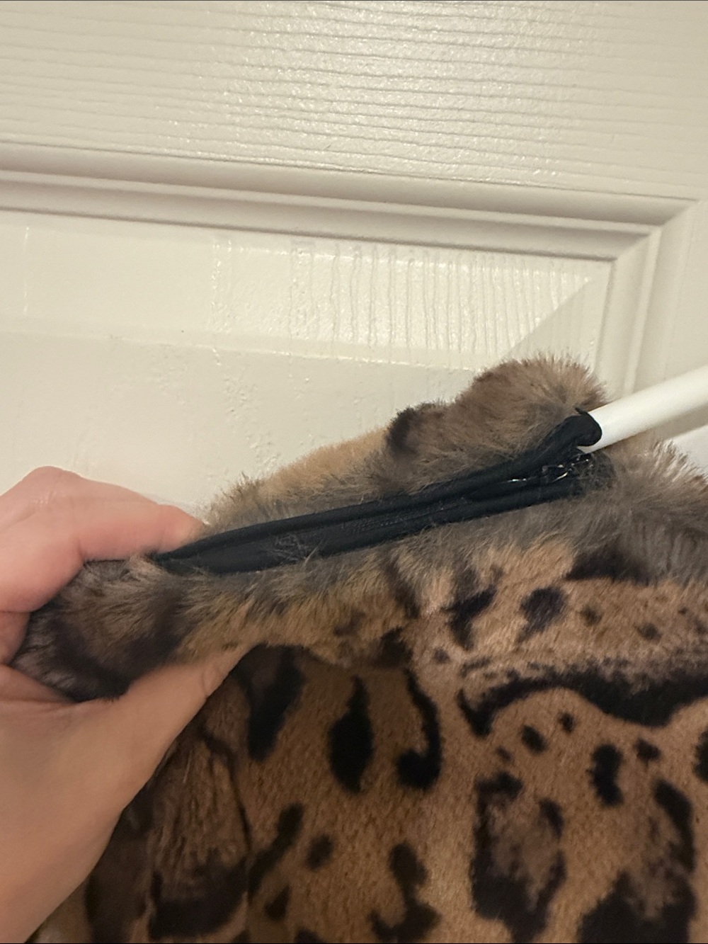 St. John Leopard Print Faux Fur Coat in Brown and Black - Picture 4 of 5